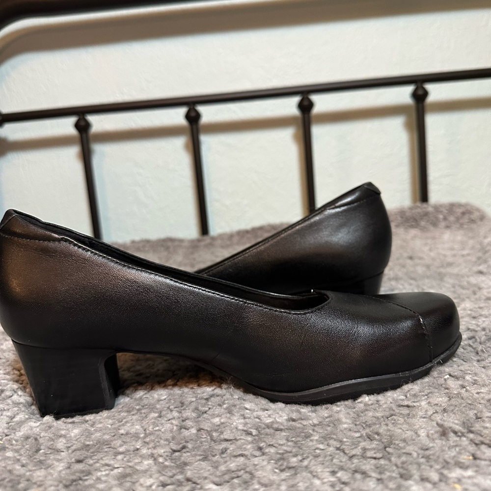Clarks Women's Rosalyn Belle Black Pump Size 8.5W - Picture 5 of 10